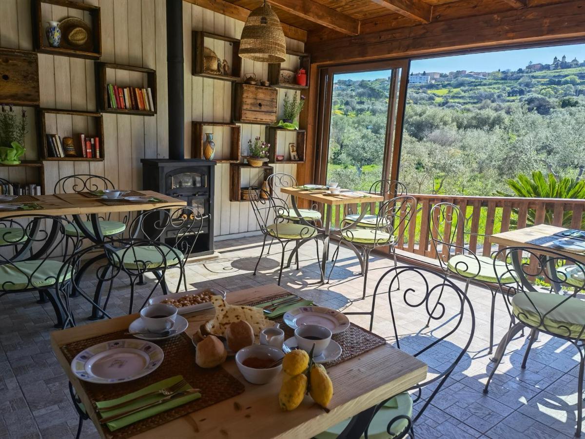 La Corte Degli Ulivi - Albergo Rurale Tresnuraghes Luaran gambar