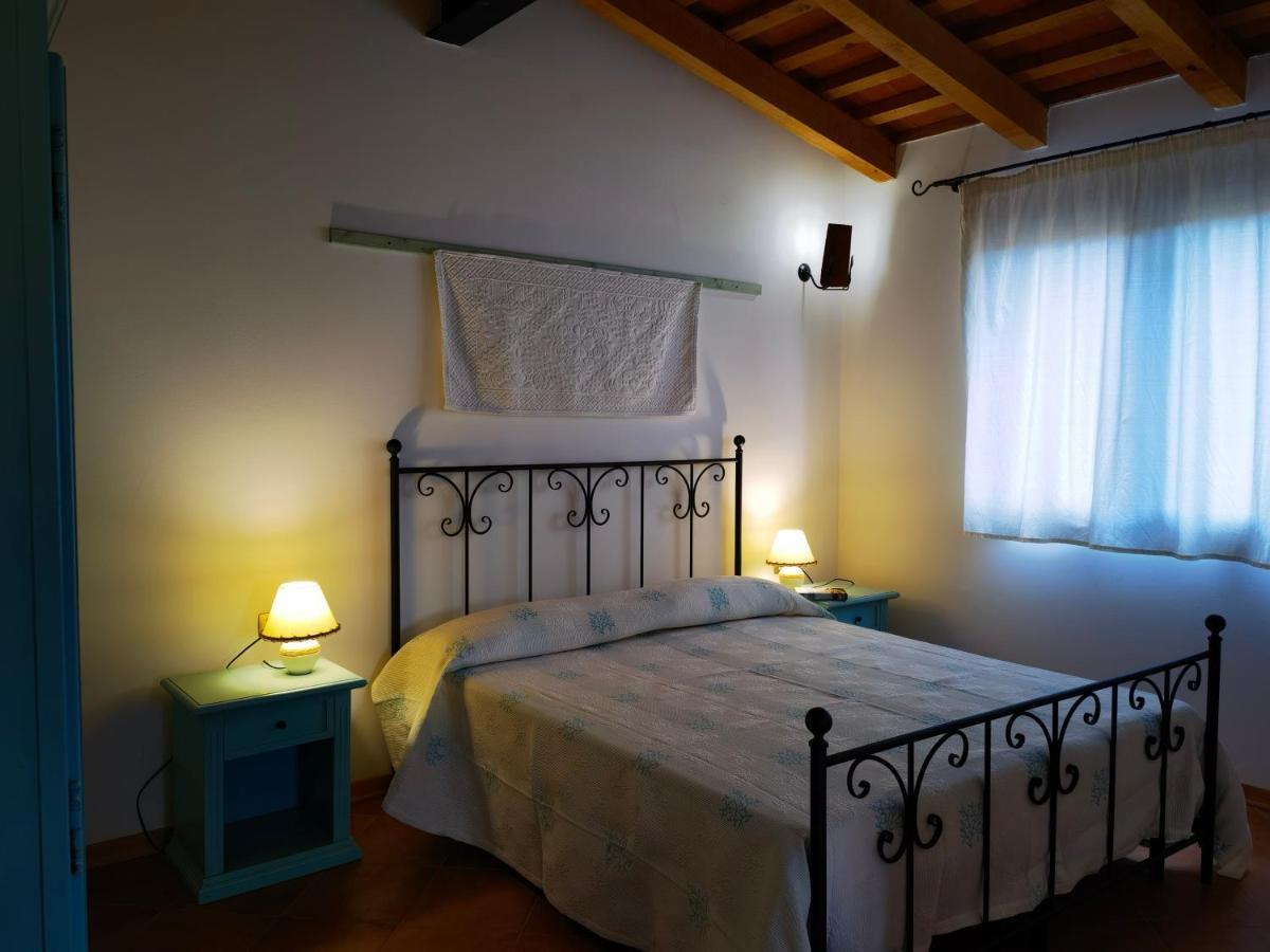 La Corte Degli Ulivi - Albergo Rurale Tresnuraghes Luaran gambar