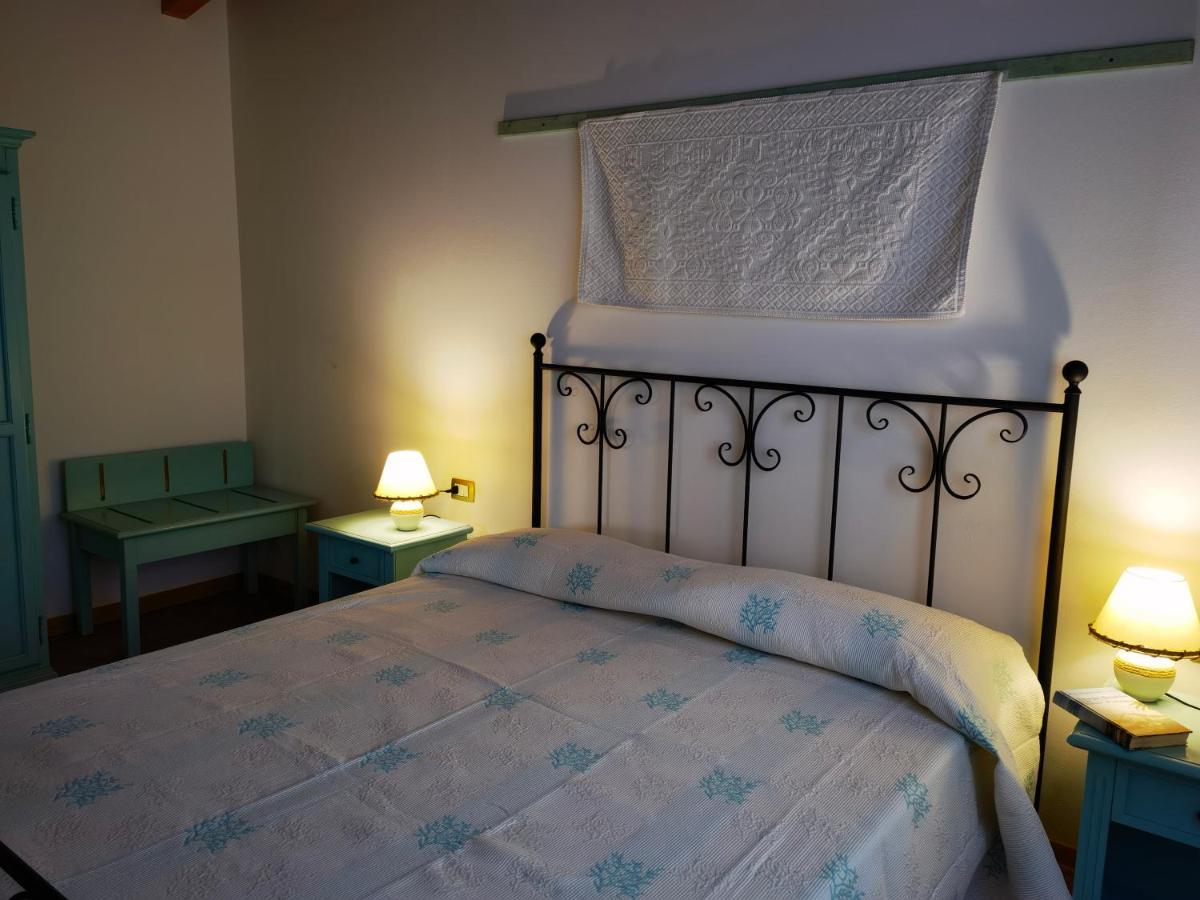 La Corte Degli Ulivi - Albergo Rurale Tresnuraghes Luaran gambar