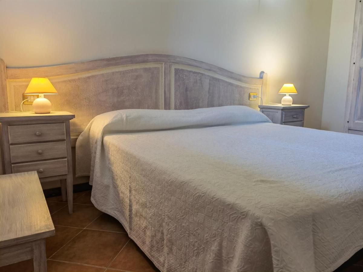 La Corte Degli Ulivi - Albergo Rurale Tresnuraghes Luaran gambar