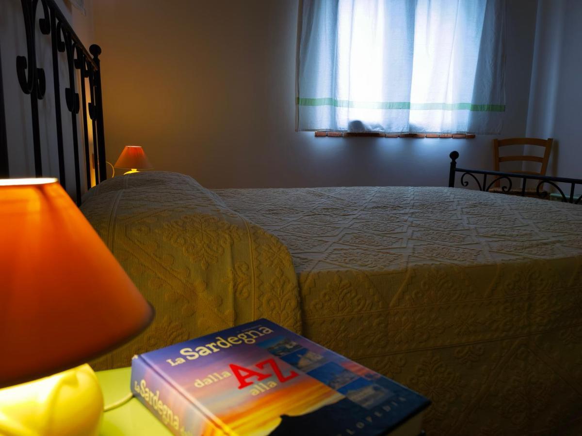La Corte Degli Ulivi - Albergo Rurale Tresnuraghes Luaran gambar