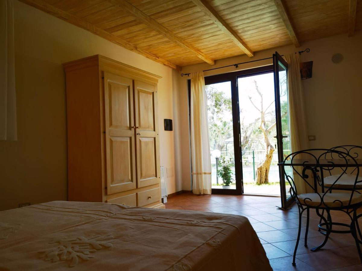 La Corte Degli Ulivi - Albergo Rurale Tresnuraghes Luaran gambar