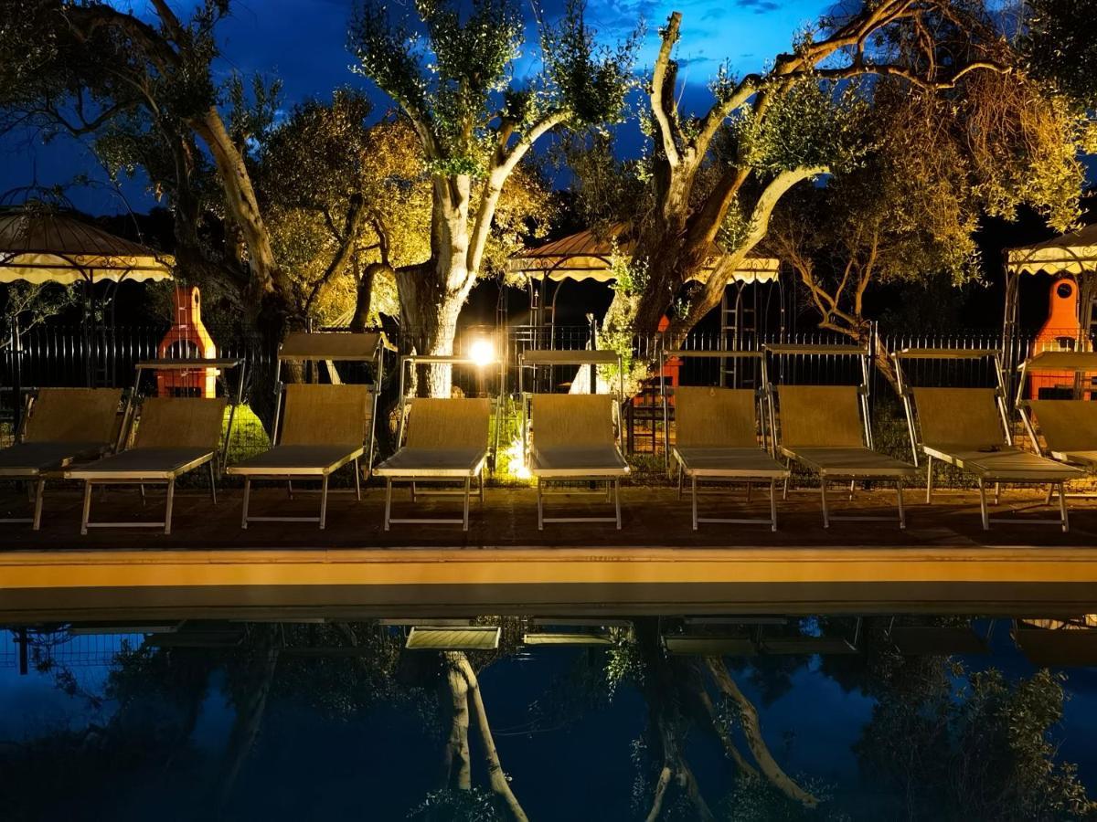 La Corte Degli Ulivi - Albergo Rurale Tresnuraghes Luaran gambar