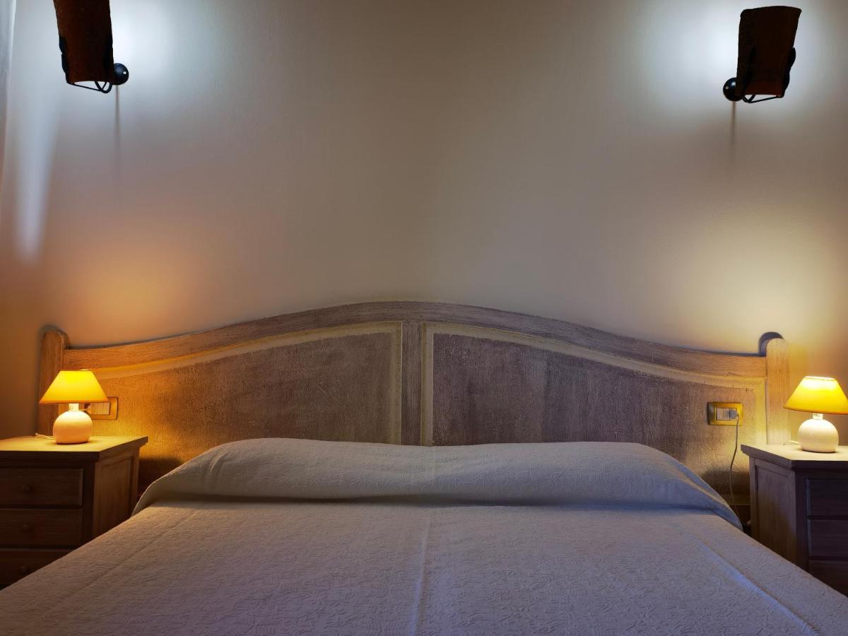 La Corte Degli Ulivi - Albergo Rurale Tresnuraghes Luaran gambar